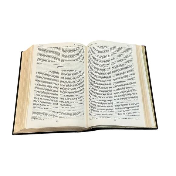 Vintage The Living Bible Paraphrased English Holy Bible Green Gold 1973 Retro - Picture 9 of 12